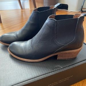 Frye Carson Chelsea Bootie Size 7